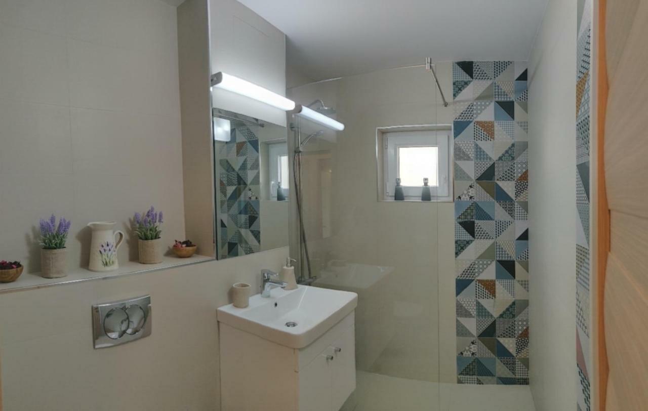 Modern And Cozy Apartment 피테슈티 외부 사진