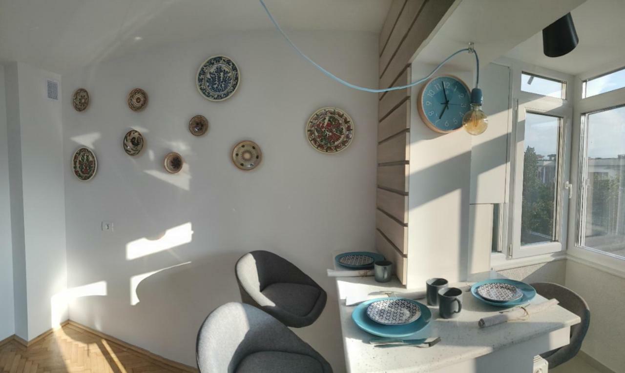 Modern And Cozy Apartment 피테슈티 외부 사진